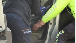 Şişli'deki polis, kazazedenin elini bir saniye bile bırakmadı