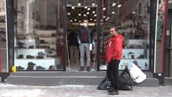 Kasımpaşa'da saldırganlar sokak ortasında kurşun yağdırdı