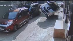 Bursa'da aşırı hız yaparak ters dönen cipin sürücüsü kaçtı