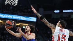 Anadolu Efes EuroLeague'de Olympiakos'u yendi