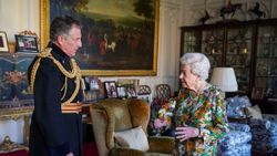 Kraliçe Elizabeth, günler sonra ilk kez görüldü