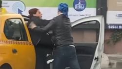 İstanbul'da taksi yolcusu ve eğitmen arasında arbede yaşandı