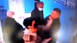 İzmir'de aile sağlığı merkezinde sıra kavgası yaşandı