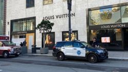 ABD’nin California eyaletindeki lüks mağazalarda yağma olayları sürüyor