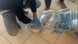 Mersin'de iş yerinde, 11 kilo 930 gram esrar bulundu