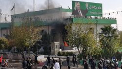 Irak’taki gösterilerde, KYB binası ateşe verildi