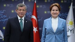 Ahmet Davutoğlu'ndan Meral Akşener'e ziyaret