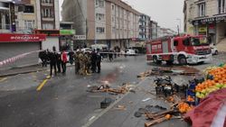 Esenyurt'ta fırtına çatıyı uçurdu, bir kadın yaşamını yitirdi