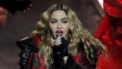 Madonna yeni dövmesini yaptırdı