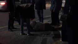 Elazığ'da yaralanan kadının üzerini montlarıyla örttüler