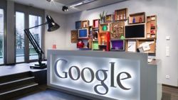 Google, ofise dönüşü yine erteledi