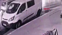 Esenyurt'ta motorkuryeye önce bıçak çekti ardından burnunu kırdı