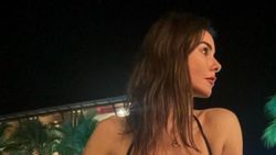 Defne Samyeli havuzdan çıkmıyor