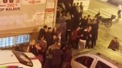 Esenyurt'taki düğünde çıkan takı kavgasını gelin ayırmaya çalıştı
