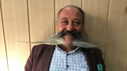 Bayburtlu Bayram bıyıklarını yıllardır kesmiyor
