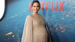 Hamile Jennifer Lawrence galada