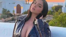 Demi Rose, çölde