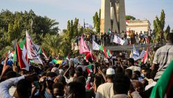 Sudan’da, devrimin 3’üncü yıl dönümünde halk sokağa döküldü