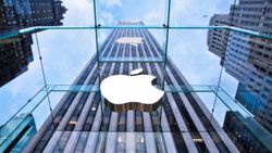 Apple, çalışanlarını Facebook'a kaptırmamak için para dağıtıyor