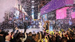 New Yorklular, 2022'yi Times Meydanı'nda kutladı