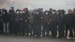Kazakistan'da akaryakıta zam, protestolara neden oldu
