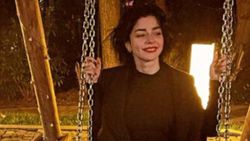 Merve Boluğur'dan jartiyerli poz