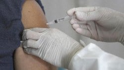 Kanada'da aşı olmayanlara sağlık vergisi yolda