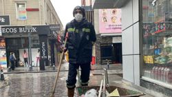 Zonguldak'ta temizlik görevlisi 4 çocuğun geleceğine destek veriyor