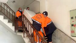 Bayrampaşa'da kapıları baltalanan kiracılar başka eve taşındı