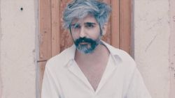 Manuş Baba soğuğu bahane edip, sahneye çıkmadı