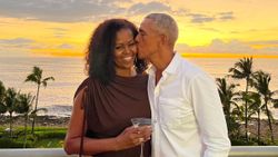 Barack Obama, eşi Michelle'in doğum gününü kutladı