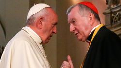 Papa Francis'in sağ kolu Parolin, koronavirüse yakalandı