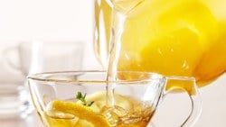Çaya limon eklemenin inanılmaz etkileri 