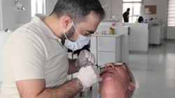 Erzincan'da yanağına saplanan metal parçasıyla 15 yıl yaşadı