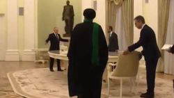 Putin, Reisi’nin selamına aleykümselam diyerek karşılık verdi