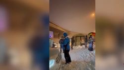 Bolu Tüneli'nde mahsur kalan vatandaşlar otobana çadır kurdu