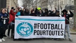 Fransa’da müsabakalardaki başörtüsü yasağı, sporcu kadınlar tarafından protesto edildi