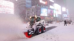 New York'ta kar fırtınası etkili oldu