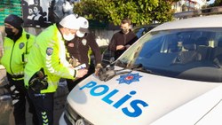 Zonguldak'ta minibüsüne çakar takan şahıs: Araç milletvekiline ait
