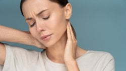 Boyun ağrısının nedenleri ve ağrıyı hafifletmek için ipuçları
