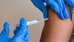 Yunanistan, iki yeni aşının kullanımına başlıyor