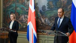 Rusya Dışişleri Bakanı Lavrov mevkidaşı Truss ile görüştü