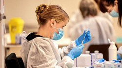Danimarka, koronavirüs aşılamasını ilkbaharda durduracak