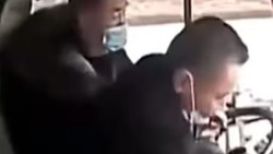 Çin'de yolcu, seyir halindeki araçta direksiyonu ele geçirmeye çalıştı