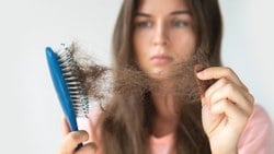 Koronavirüs, saç dökülmesine neden oluyor