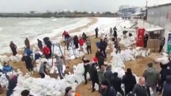 Ukrayna’ da Odessa halkı, sahilde barikat kurdu