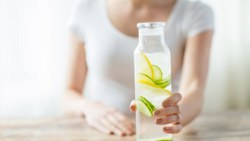 Bir ay boyunca limonlu su içmenin mucizevi etkileri 