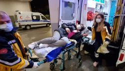 Eşine şişle bıçakla saldırdı