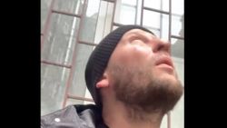 Ukrayna'da füzenin binayı vurduğu anlar