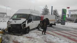 Konya'da işçi servisleri çarpıştı